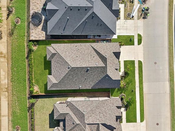 808  Bluestem Drive , Aubrey Texas 76227