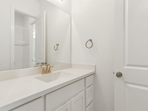 808  Bluestem Drive , Aubrey Texas 76227