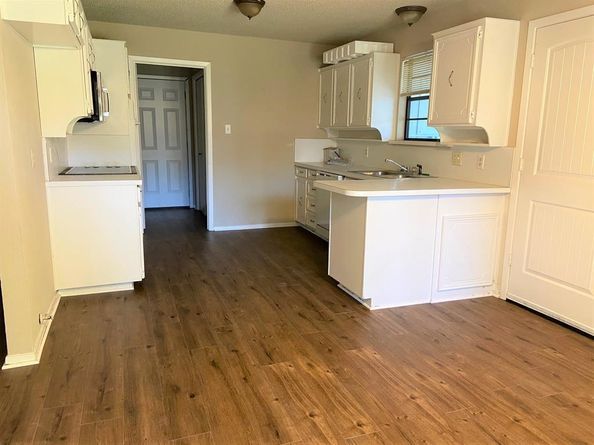 105  LAKEWAY Drive , Benbrook Texas 76126