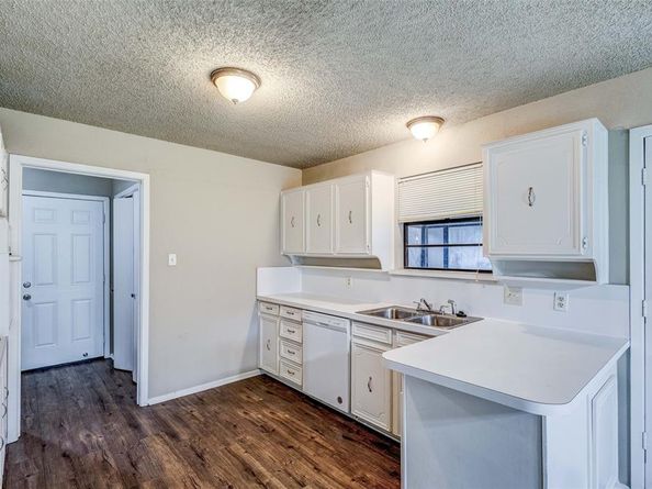 105  LAKEWAY Drive , Benbrook Texas 76126