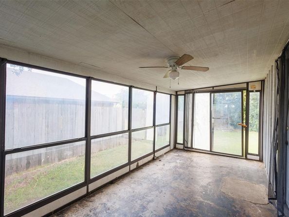 105  LAKEWAY Drive , Benbrook Texas 76126