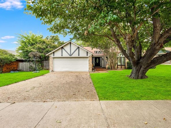 105  LAKEWAY Drive , Benbrook Texas 76126