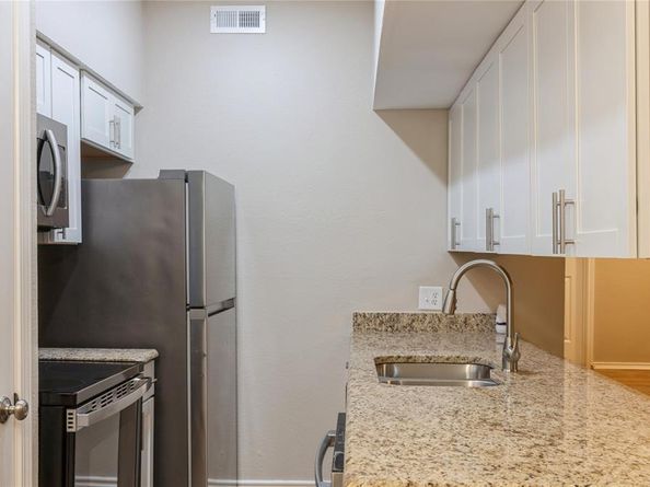 5750  Phoenix Drive  27, Dallas Texas 75231