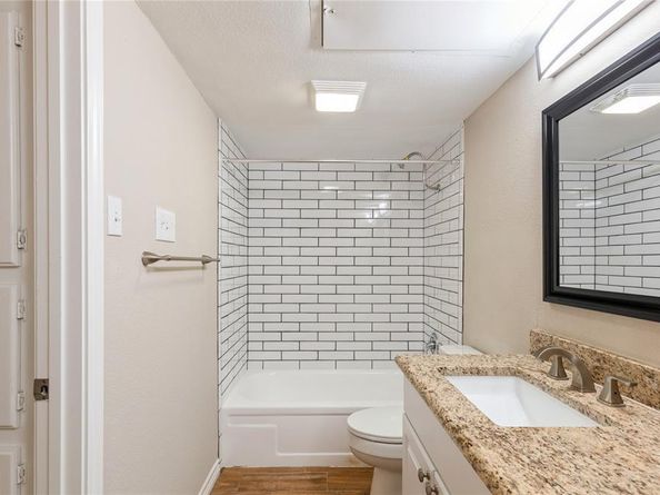 5750  Phoenix Drive  27, Dallas Texas 75231