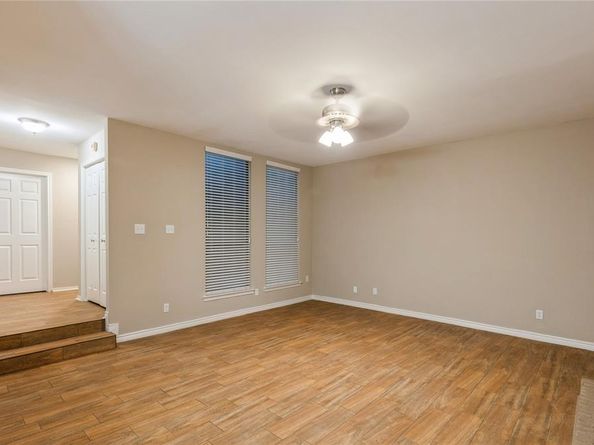 5750  Phoenix Drive  27, Dallas Texas 75231