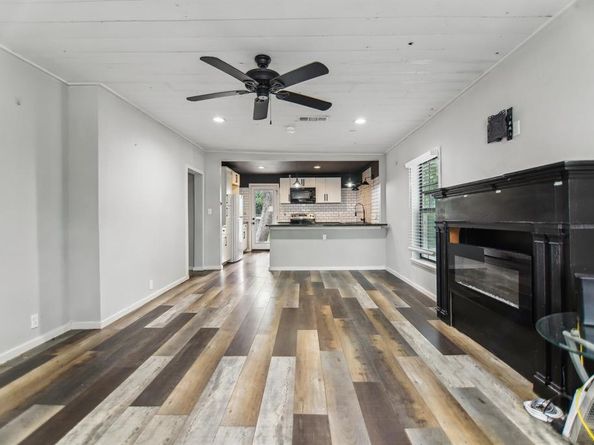 4419  Lawnview Avenue , Dallas Texas 75227