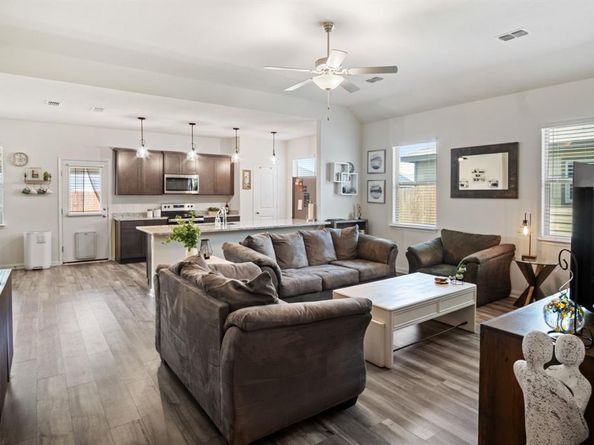 8213  Smokey Creek Pass , Fort Worth Texas 76179