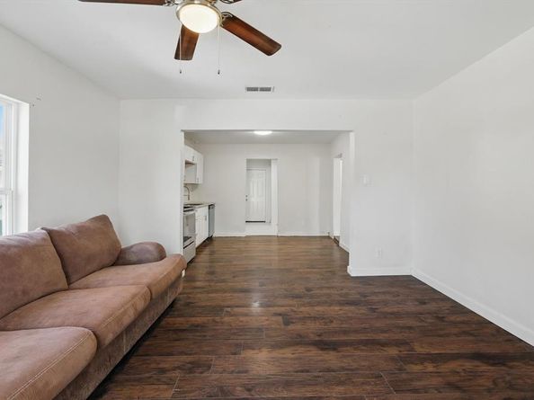 1805  Daniel Street , Fort Worth Texas 76104