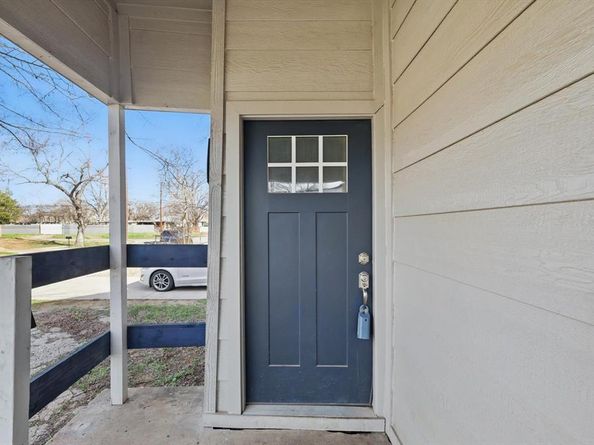1805  Daniel Street , Fort Worth Texas 76104