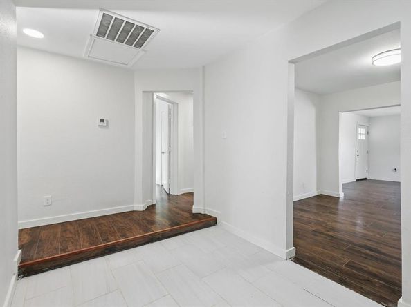 1805  Daniel Street , Fort Worth Texas 76104