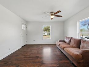 1805  Daniel Street , Fort Worth Texas 76104