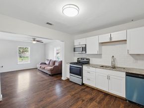 1805  Daniel Street , Fort Worth Texas 76104