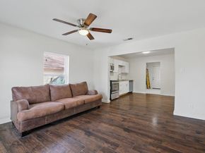 1805  Daniel Street , Fort Worth Texas 76104