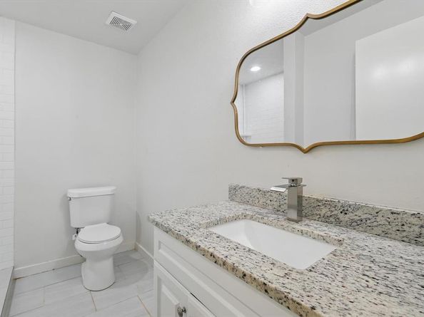 1805  Daniel Street , Fort Worth Texas 76104