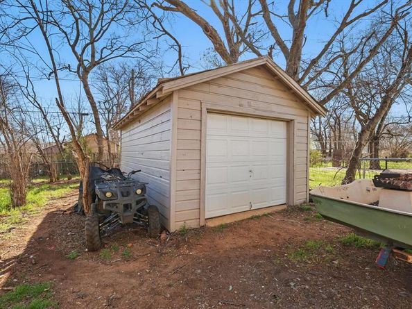 1805  Daniel Street , Fort Worth Texas 76104