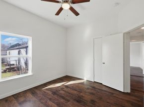 1805  Daniel Street , Fort Worth Texas 76104