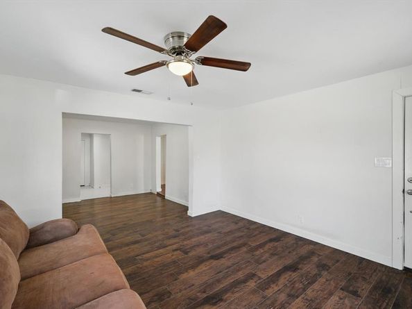 1805  Daniel Street , Fort Worth Texas 76104