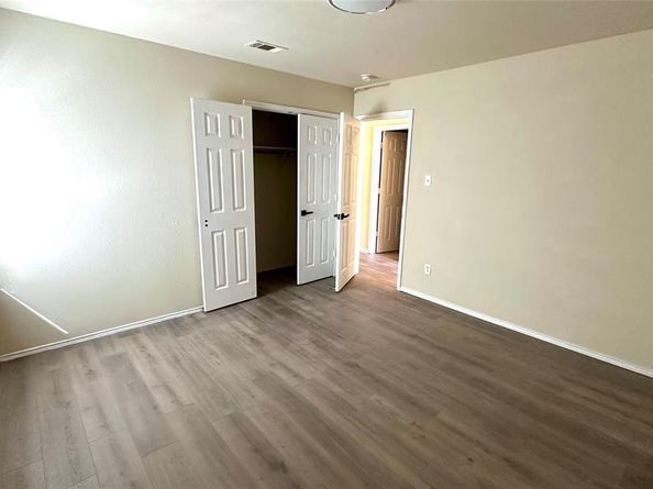817  Lark Drive , Aubrey Texas 76227