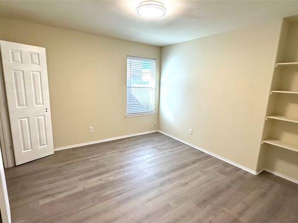 817  Lark Drive , Aubrey Texas 76227