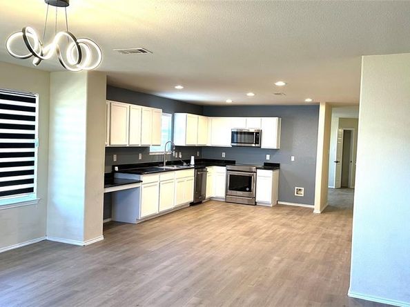 817  Lark Drive , Aubrey Texas 76227