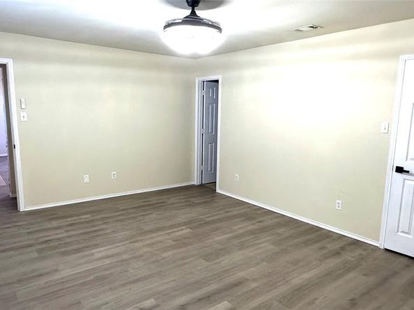 817  Lark Drive , Aubrey Texas 76227