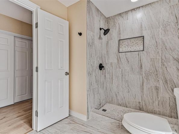 206 E Schreiber Street , Garland Texas 75040