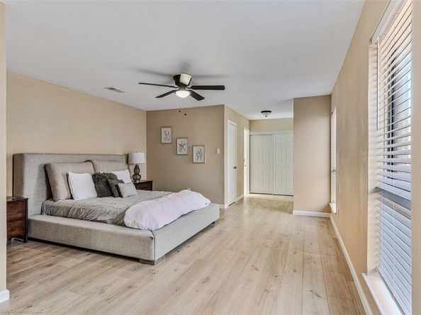 206 E Schreiber Street , Garland Texas 75040