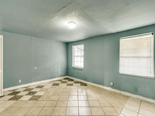 206  Pine Street , Arlington Texas 76011