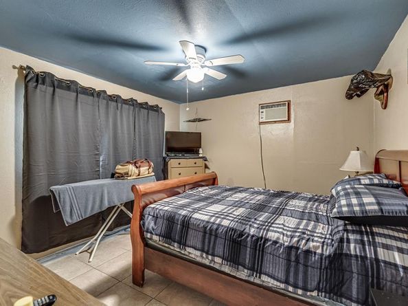 206  Pine Street , Arlington Texas 76011