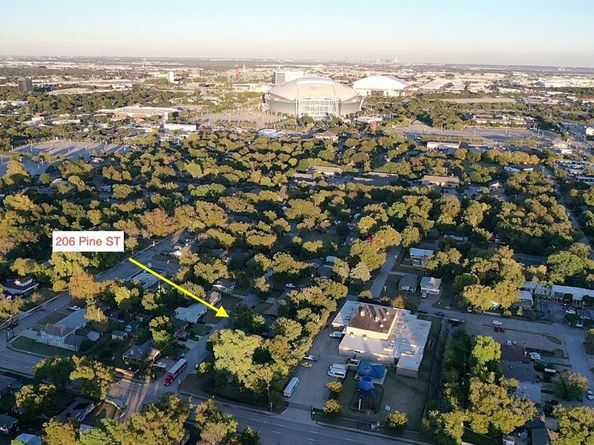 206  Pine Street , Arlington Texas 76011
