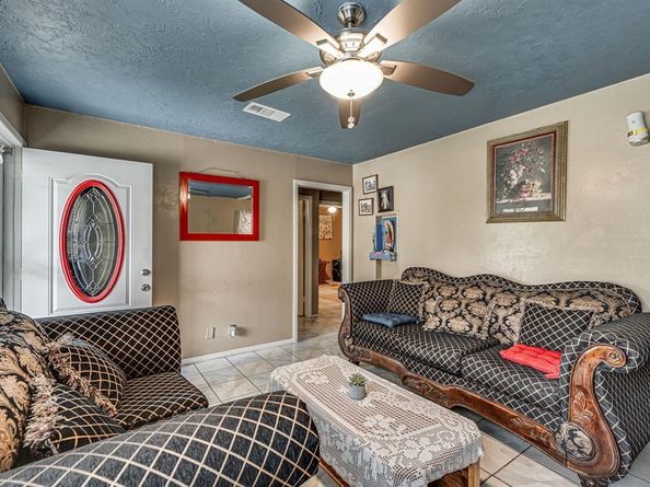 206  Pine Street , Arlington Texas 76011