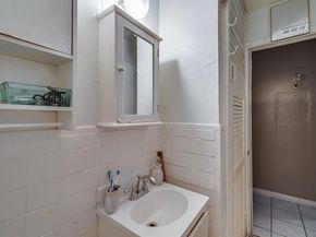 206  Pine Street , Arlington Texas 76011