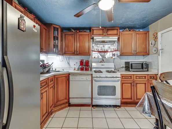 206  Pine Street , Arlington Texas 76011