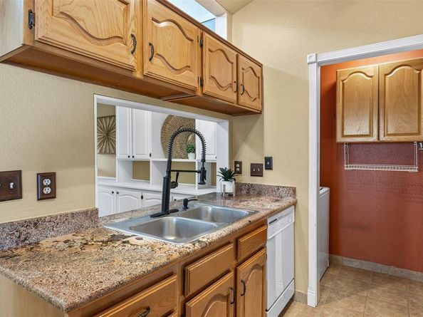 17490  Meandering Way  404, Dallas Texas 75252