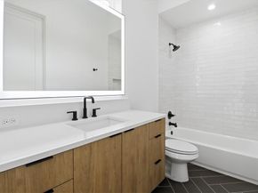 628  Wayne Street , Dallas Texas 75223