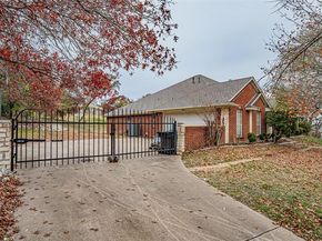 316  Coach House Circle , Fort Worth Texas 76108