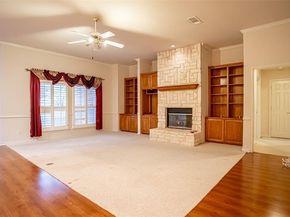 316  Coach House Circle , Fort Worth Texas 76108