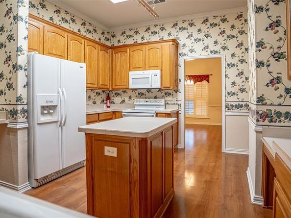 316  Coach House Circle , Fort Worth Texas 76108