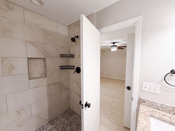 922  Meadowdale Circle , Garland Texas 75043