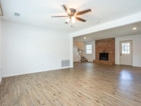 809  Wood River Road , Dallas Texas 75232