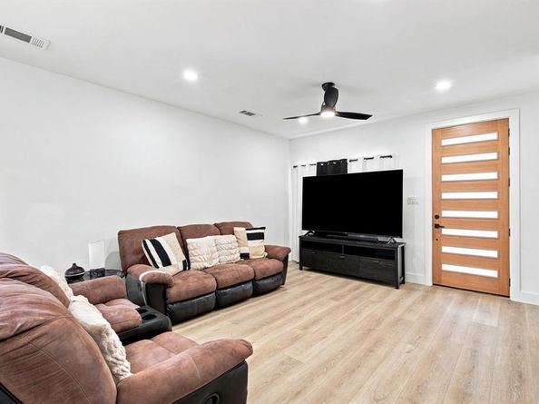 1535  Caldwell Street , Dallas Texas 75223