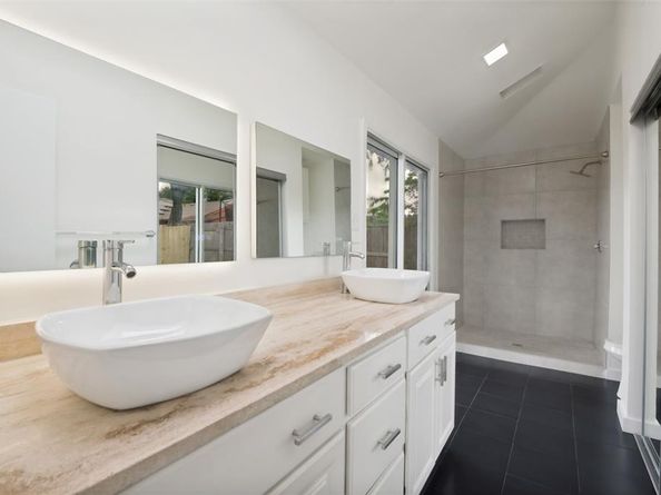 6952  Sammy Circle , Dallas Texas 75237