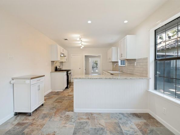 803  Hollywood Avenue , Dallas Texas 75208