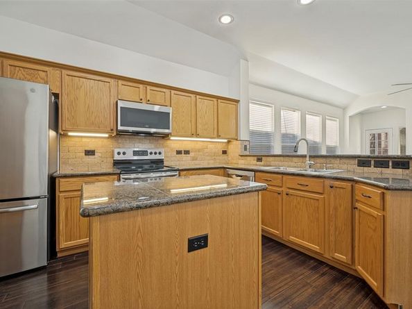 331  Clifton Circle , Lantana Texas 76226