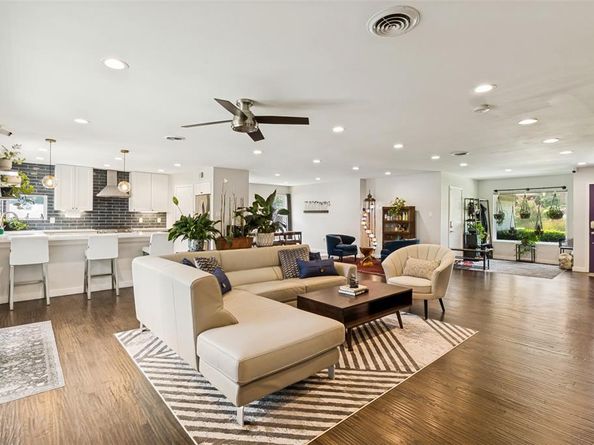 7045  Gaston Parkway , Dallas Texas 75214