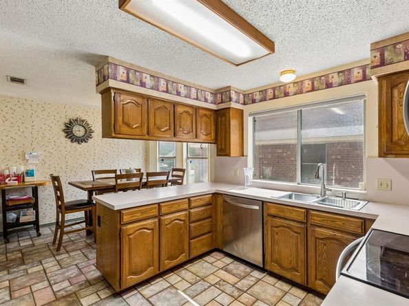 903  Wyndham Place , Arlington Texas 76017