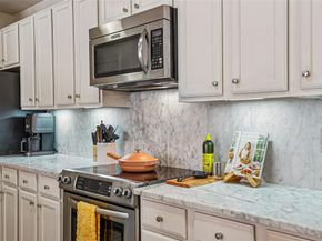 2305  Worthington Street  114, Dallas Texas 75204