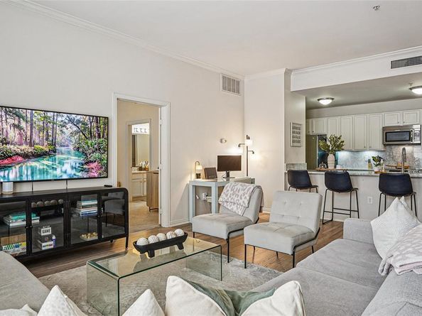 2305  Worthington Street  114, Dallas Texas 75204