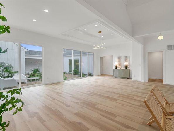 6608  Camille Avenue , Dallas Texas 75252
