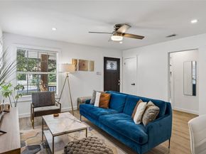 112 N Adams Avenue , Dallas Texas 75208